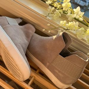 Steve Madden Crushin High top slip on sneakers